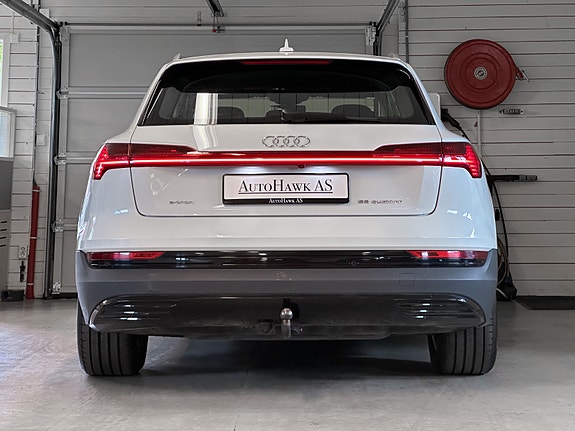 Audi e-tron 4 of 30