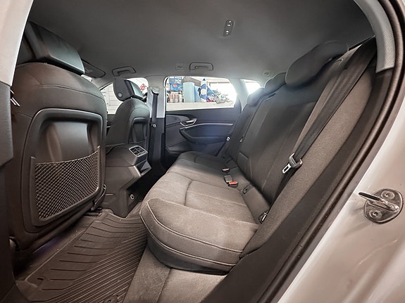 Audi e-tron 10 of 30