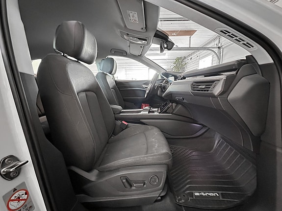 Audi e-tron 12 of 30