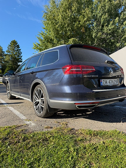 Volkswagen Passat 2 of 9