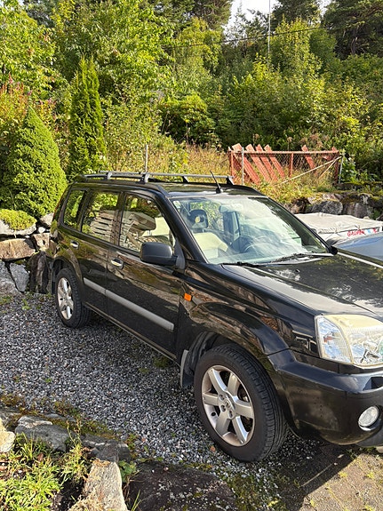 Nissan X-Trail 2 of 10