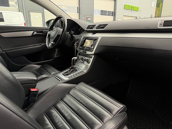Volkswagen Passat Alltrack 18 of 30