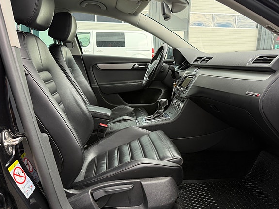 Volkswagen Passat Alltrack 16 of 30