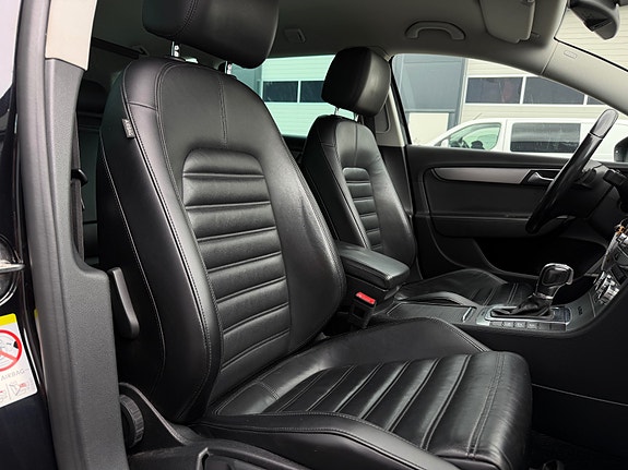 Volkswagen Passat Alltrack 17 of 30