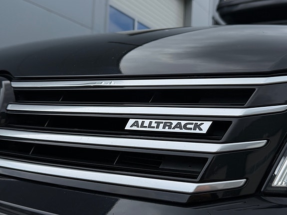 Volkswagen Passat Alltrack 12 of 30