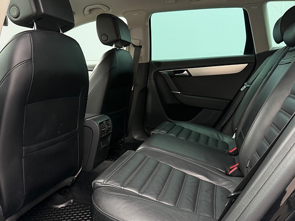 Volkswagen Passat Alltrack 19 of 30