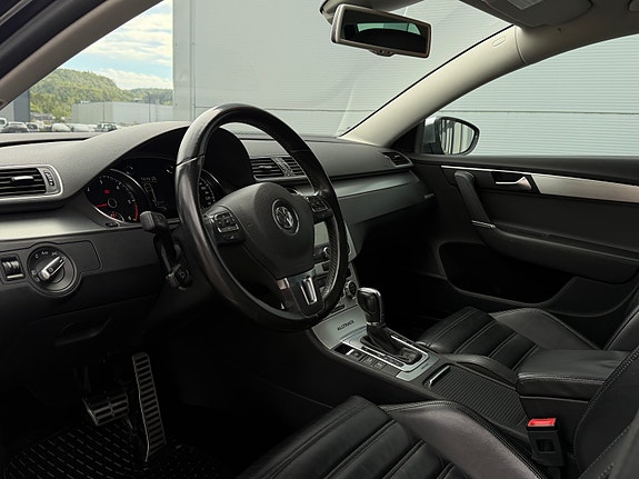 Volkswagen Passat Alltrack 14 of 30