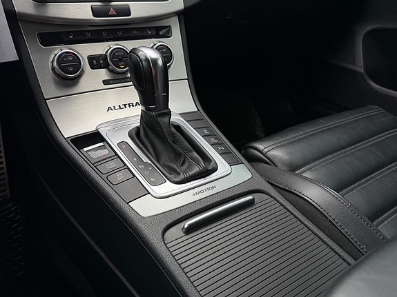 Volkswagen Passat Alltrack 28 of 30