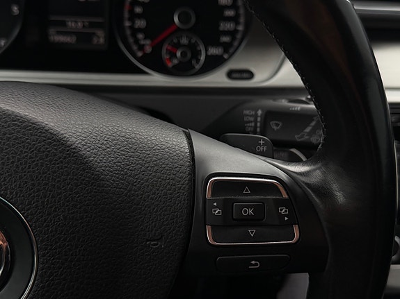 Volkswagen Passat Alltrack 24 of 30