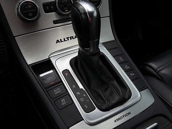 Volkswagen Passat Alltrack 29 of 30