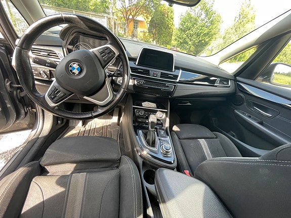 BMW 225xe 6 of 8