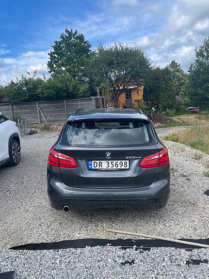 BMW 225xe 4 of 8