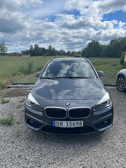 BMW 225xe 2 of 8