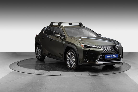 Lexus UX300e 2 of 25