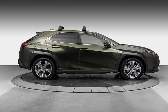 Lexus UX300e 3 of 25
