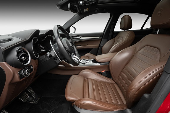 Alfa Romeo Stelvio 10 of 30