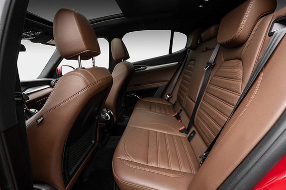 Alfa Romeo Stelvio 30 of 30