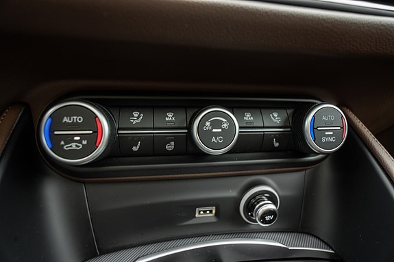 Alfa Romeo Stelvio 19 of 30