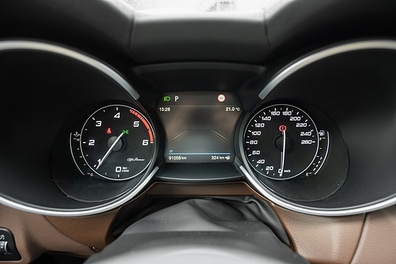 Alfa Romeo Stelvio 14 of 30