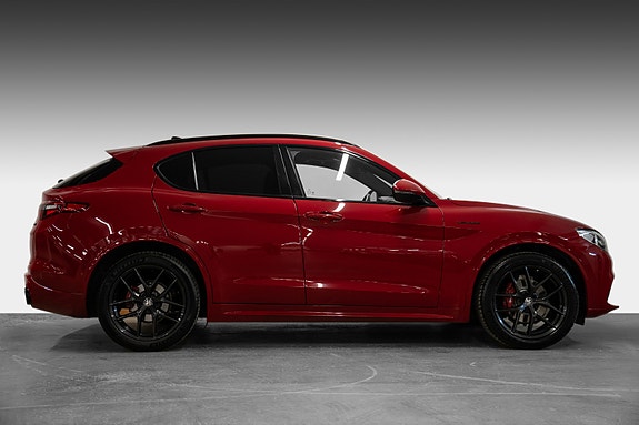Alfa Romeo Stelvio 7 of 30