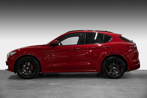 Alfa Romeo Stelvio 3 of 30