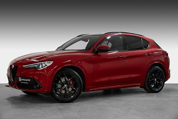 Alfa Romeo Stelvio 2 of 30