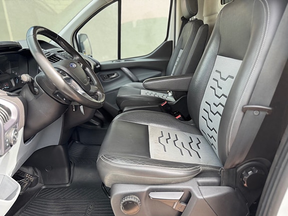 Ford Transit Custom 18 of 30