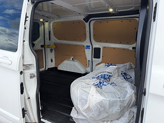 Ford Transit Custom 11 of 30