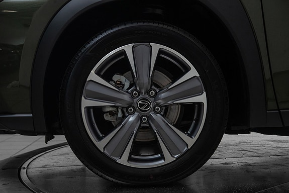 Lexus UX300e 10 of 23