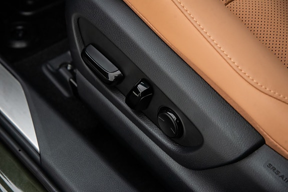Lexus UX300e 15 of 23