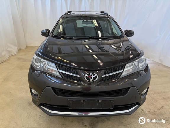 Toyota RAV4 2 of 10