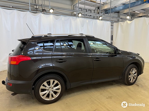 Toyota RAV4 4 of 10