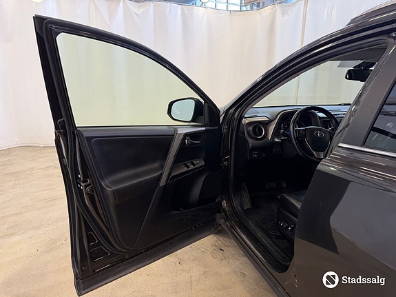 Toyota RAV4 9 of 10