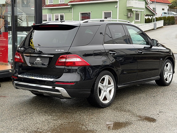 Mercedes-Benz ML350 5 of 21