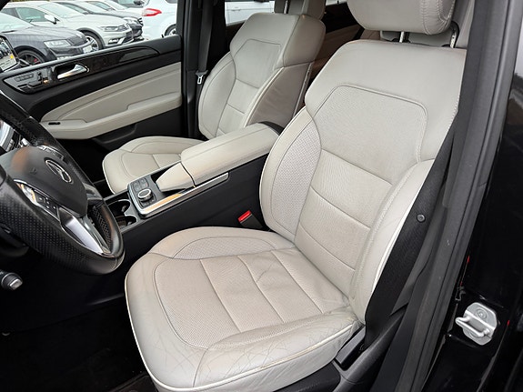 Mercedes-Benz ML350 14 of 21