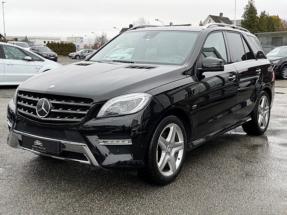 Mercedes-Benz ML350 2 of 21