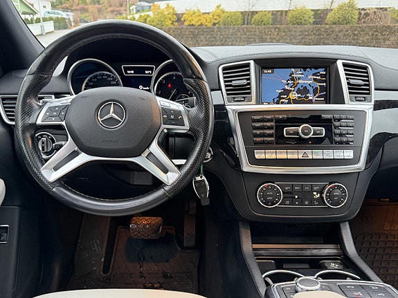 Mercedes-Benz ML350 8 of 21
