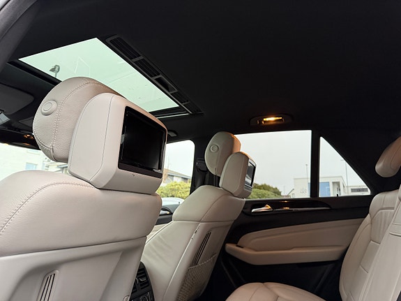 Mercedes-Benz ML350 17 of 21