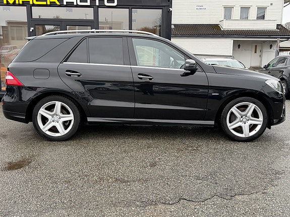 Mercedes-Benz ML350 4 of 21