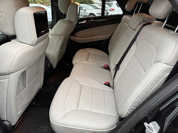 Mercedes-Benz ML350 16 of 21