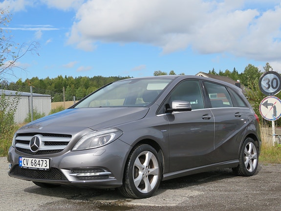 Mercedes-Benz B180 2 of 30