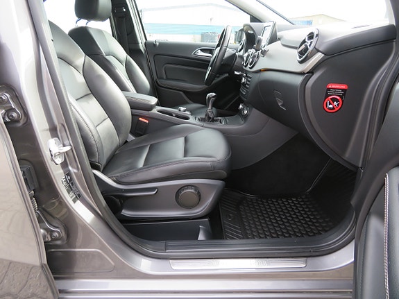 Mercedes-Benz B180 16 of 30