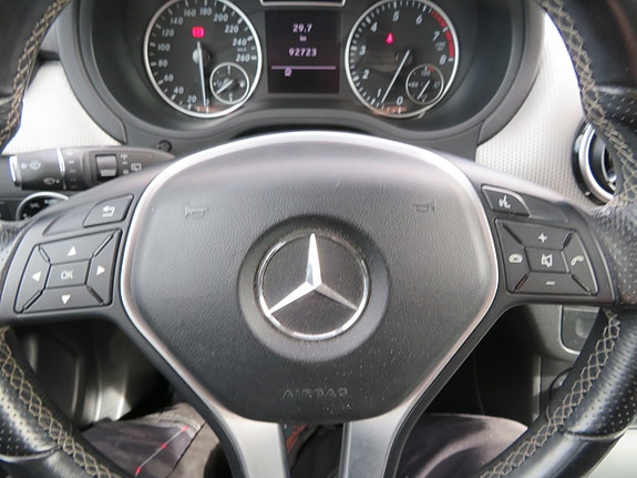Mercedes-Benz B180 26 of 30