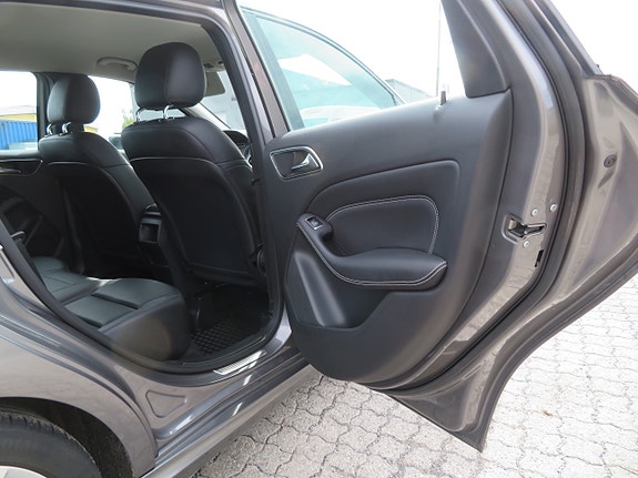 Mercedes-Benz B180 17 of 30