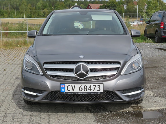 Mercedes-Benz B180 3 of 30