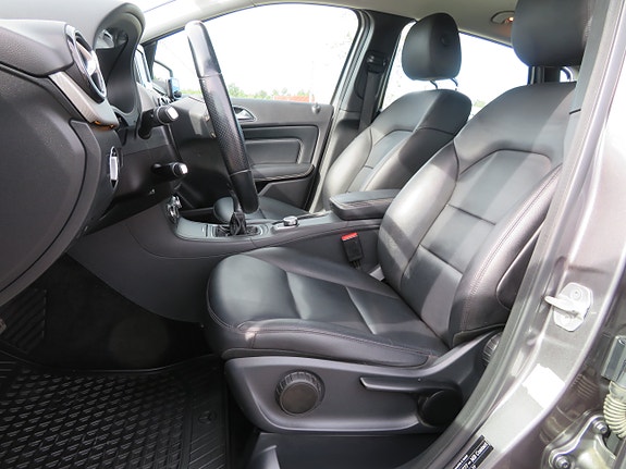 Mercedes-Benz B180 23 of 30