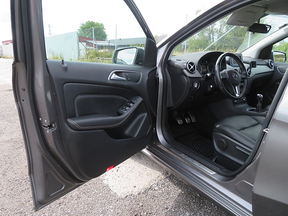 Mercedes-Benz B180 21 of 30