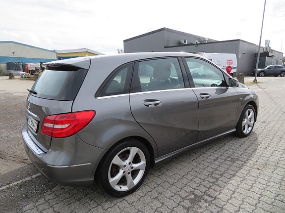 Mercedes-Benz B180 7 of 30