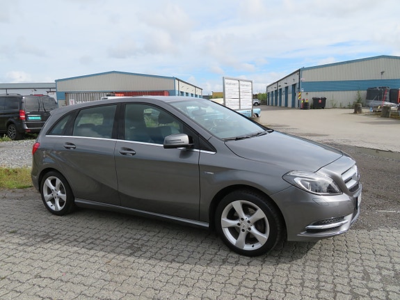 Mercedes-Benz B180 5 of 30