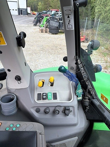 Deutz Fahr 6215 TTV 11 of 15